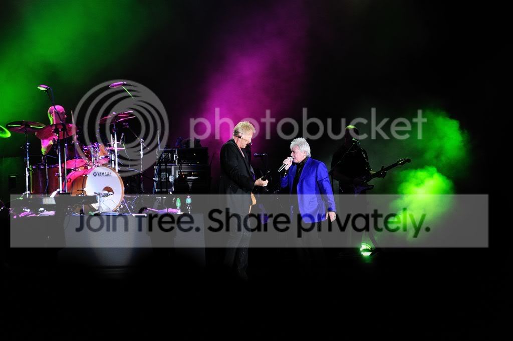  try-try> 70-300vr @ air supply